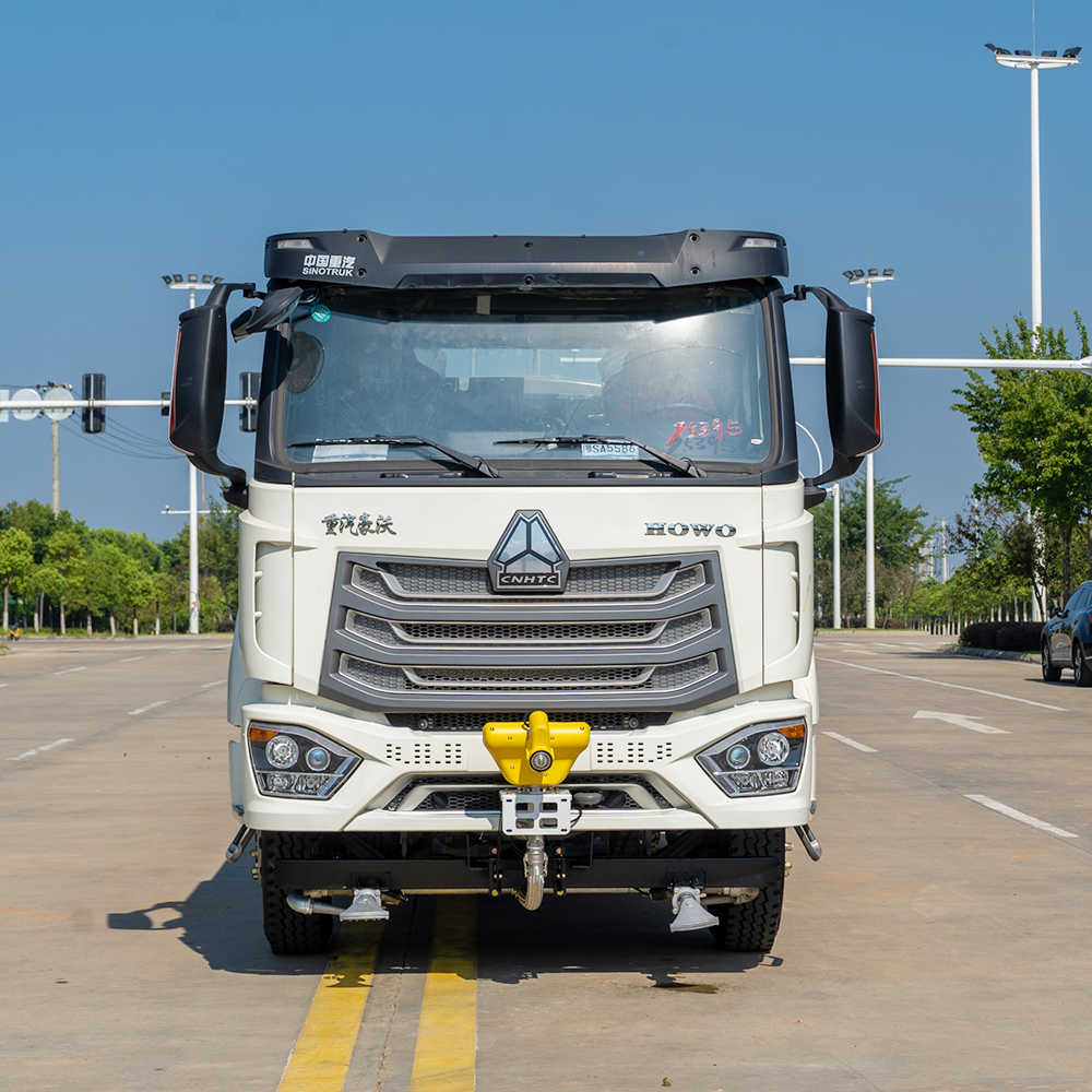 HOWO 14 cubic Meter Sprinkler Truck