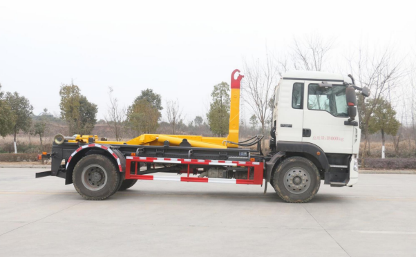 HOWO Hook Arm Garbage Truck